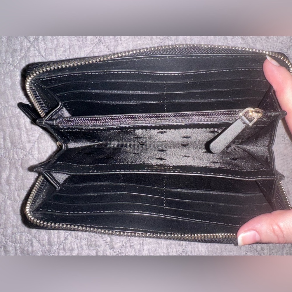 KATE SPADE! Black Leather Zippy Wallet - Picture 4 of 5